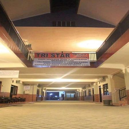 Tri Star Homestay Madiun Zewnętrze zdjęcie