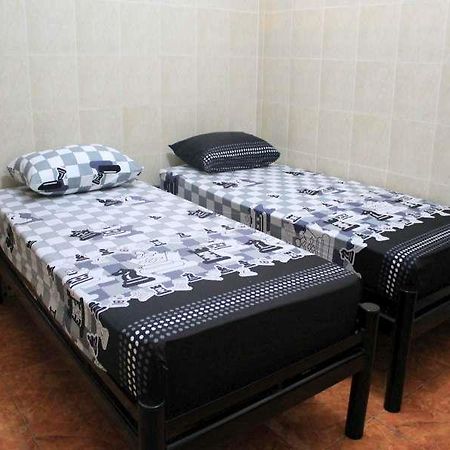 Tri Star Homestay Madiun Zewnętrze zdjęcie
