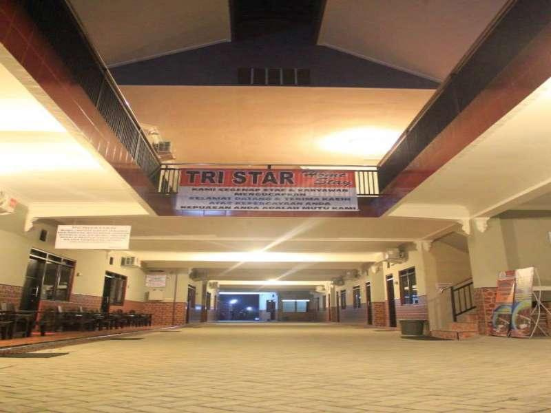Tri Star Homestay Madiun Zewnętrze zdjęcie